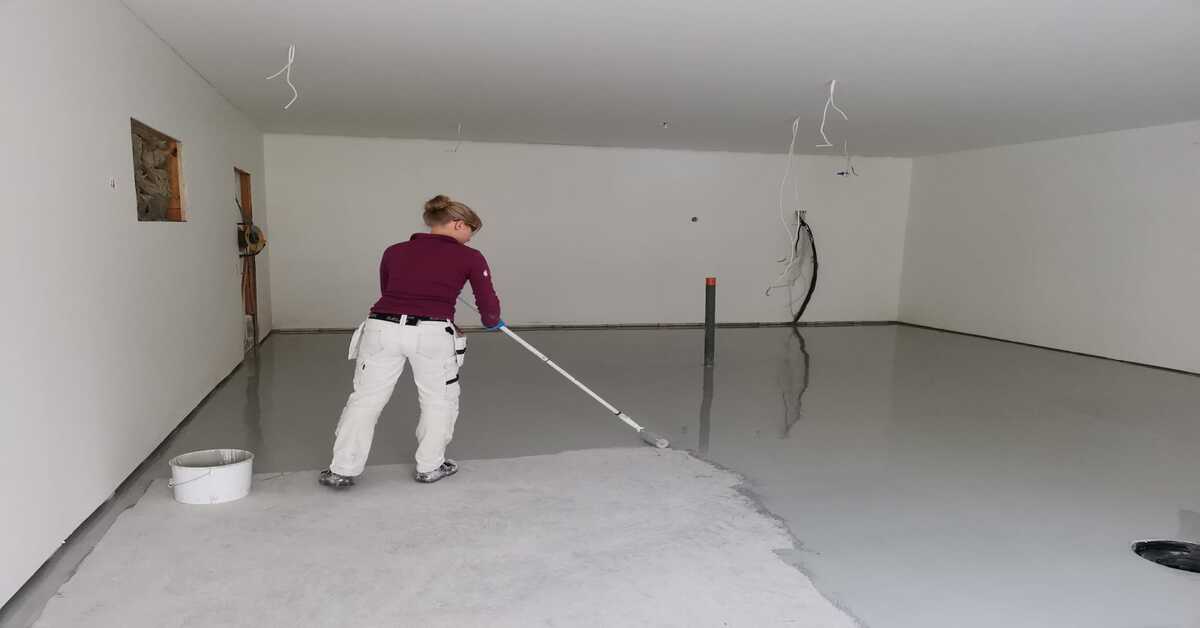 Autotallin lattian sisämaalaus auttaa pitämään lattiapinnan hyvänä pitkään.